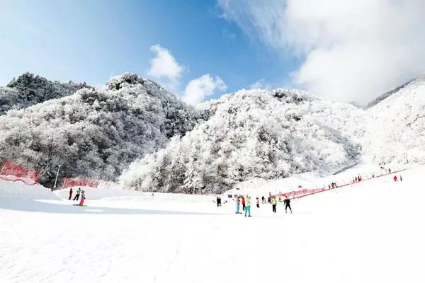 神农架滑雪场有几
个 神农架滑雪场开放时间2021