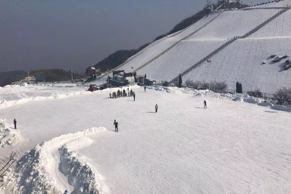 安吉江南天池滑雪场在哪怎么去