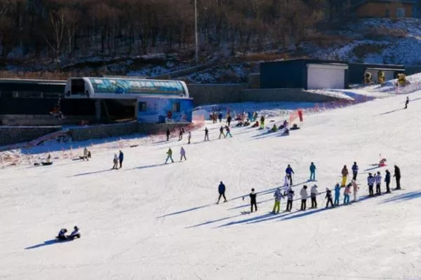 松花湖滑雪场和长白山滑雪场哪个好