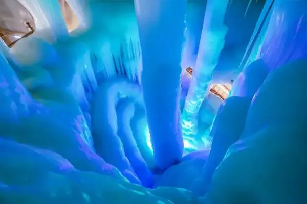 芦芽山万年冰洞里面的温度是多少?